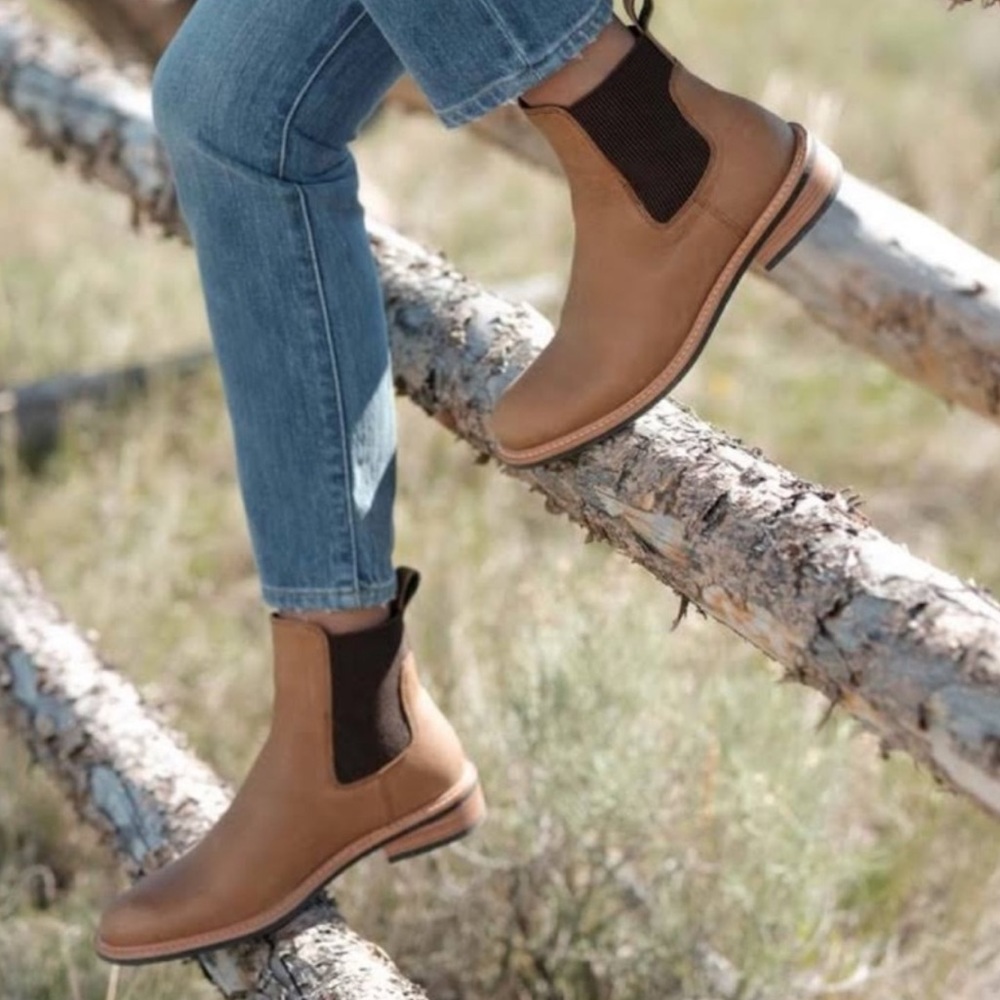 Nisolo Carmen Water Resistant Chelsea Boots
Size 8.5